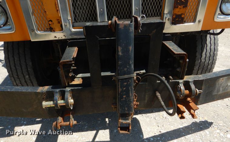 image for item IY9675 2002 International 2554  dump truck