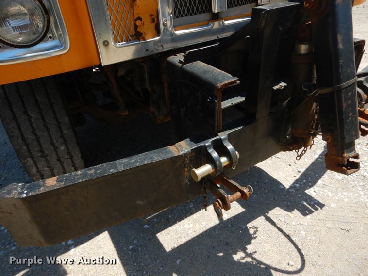 image for item IY9675 2002 International 2554  dump truck