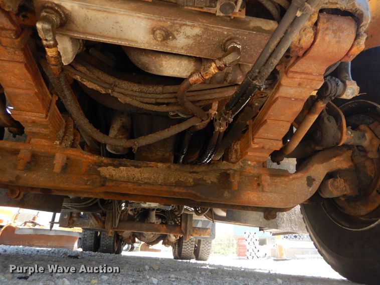 image for item IY9675 2002 International 2554  dump truck