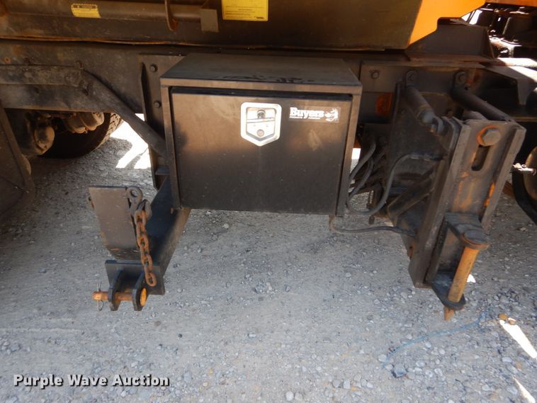 image for item IY9675 2002 International 2554  dump truck