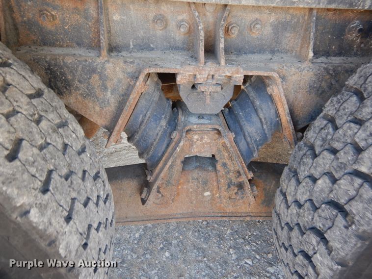 image for item IY9675 2002 International 2554  dump truck