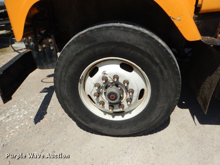 image for item IY9675 2002 International 2554  dump truck