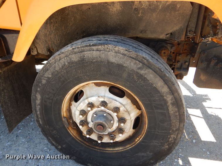 image for item IY9675 2002 International 2554  dump truck