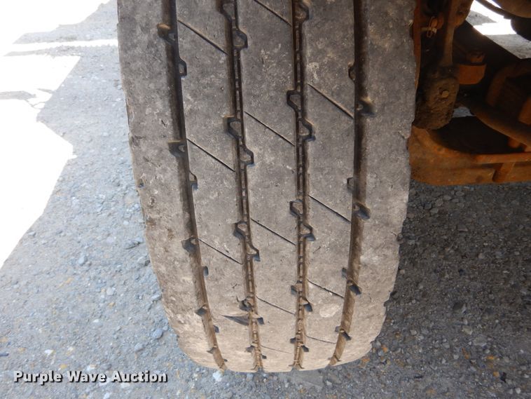 image for item IY9675 2002 International 2554  dump truck