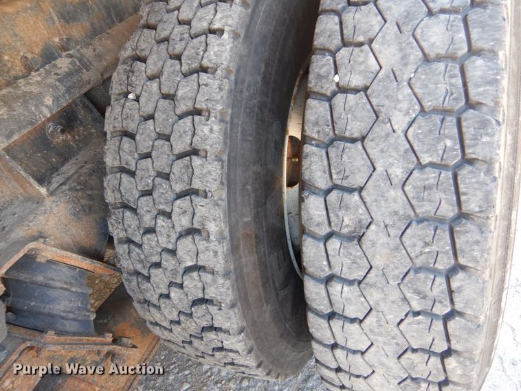 image for item IY9675 2002 International 2554  dump truck