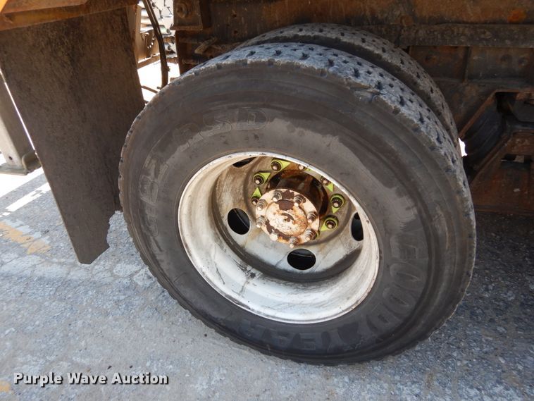 image for item IY9675 2002 International 2554  dump truck