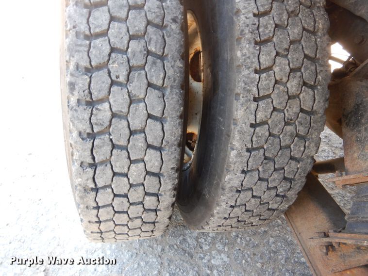 image for item IY9675 2002 International 2554  dump truck