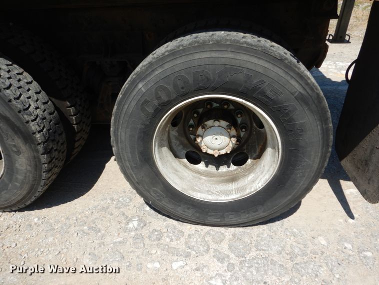 image for item IY9675 2002 International 2554  dump truck