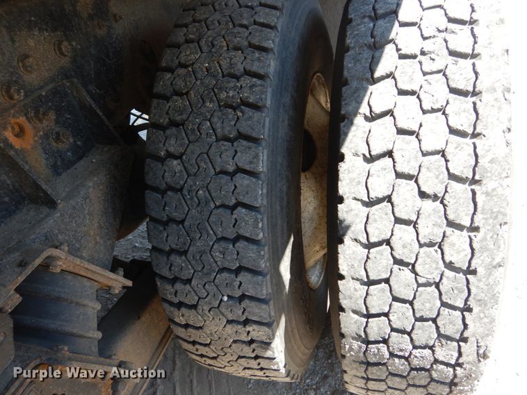 image for item IY9675 2002 International 2554  dump truck