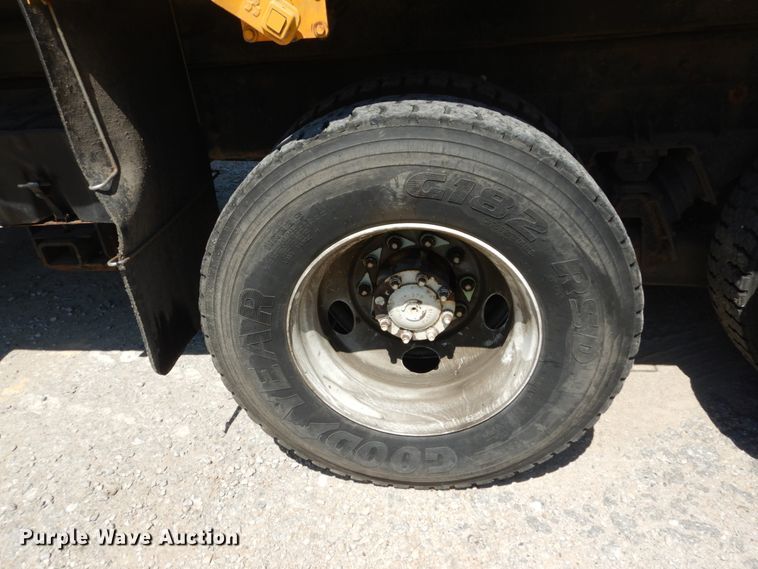 image for item IY9675 2002 International 2554  dump truck