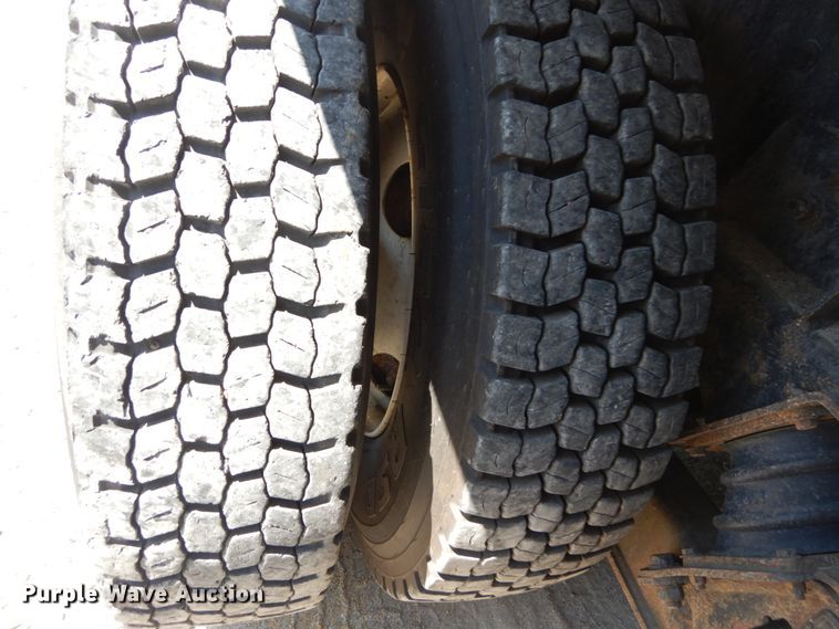 image for item IY9675 2002 International 2554  dump truck