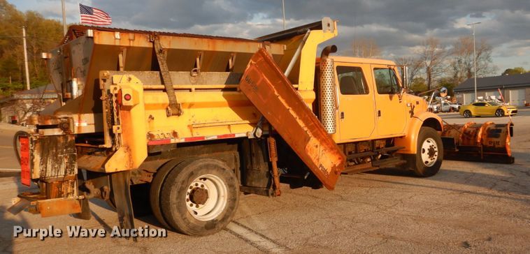 image for item IY9683 2002 International 4900  dump truck