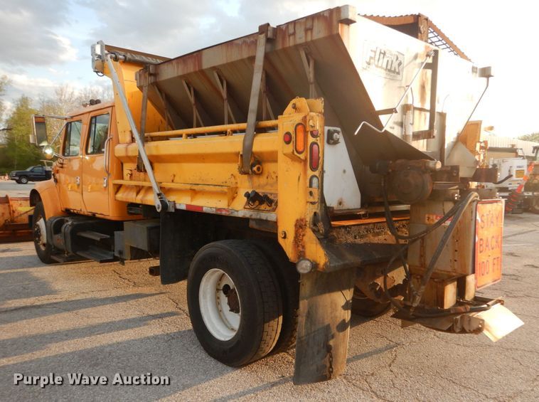 image for item IY9683 2002 International 4900  dump truck