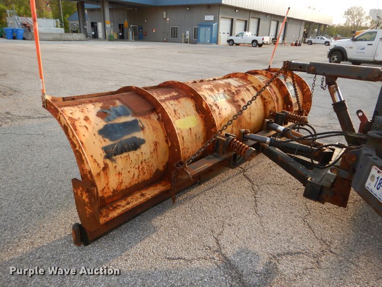 image for item IY9683 2002 International 4900  dump truck