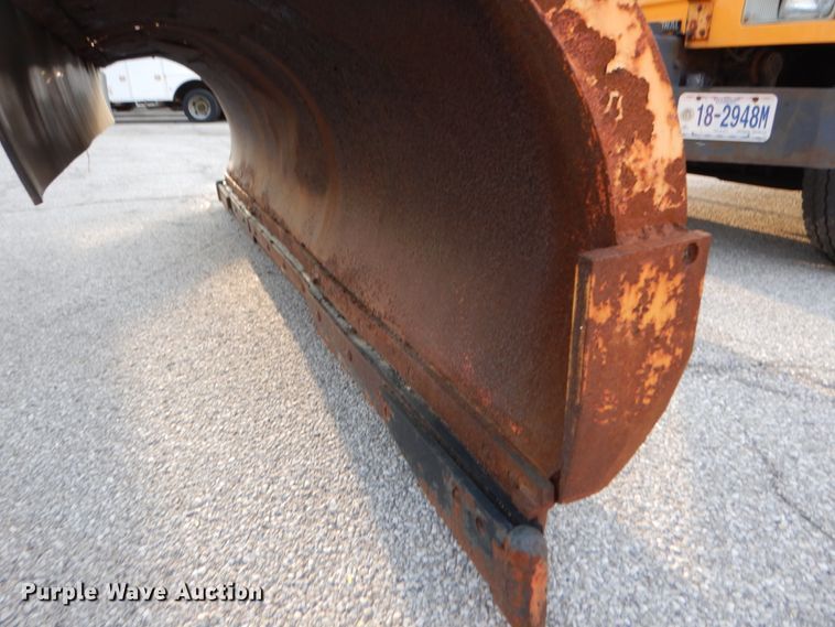 image for item IY9683 2002 International 4900  dump truck