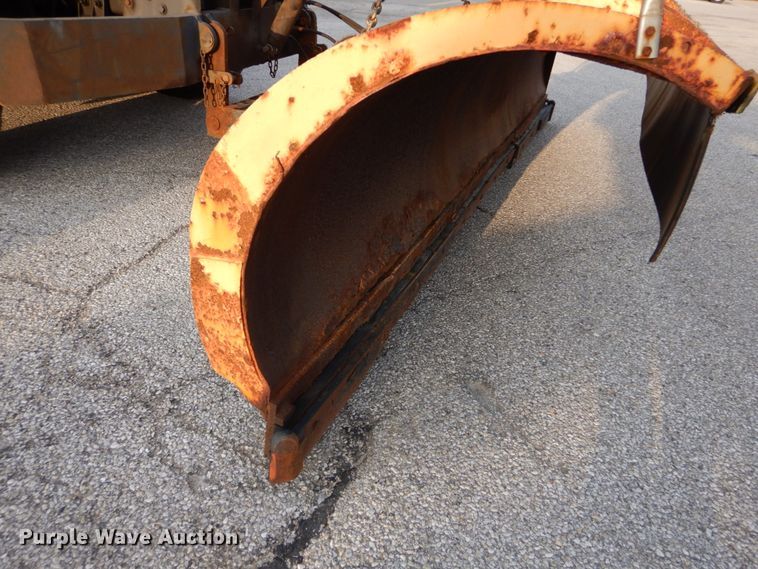 image for item IY9683 2002 International 4900  dump truck