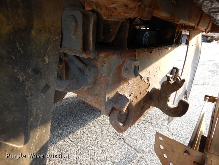 image for item IY9683 2002 International 4900  dump truck