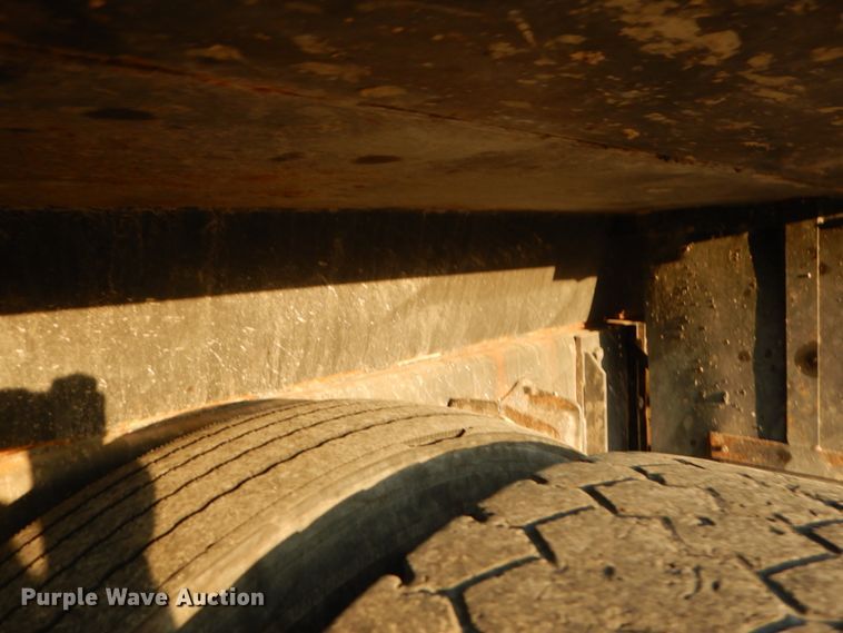 image for item IY9683 2002 International 4900  dump truck