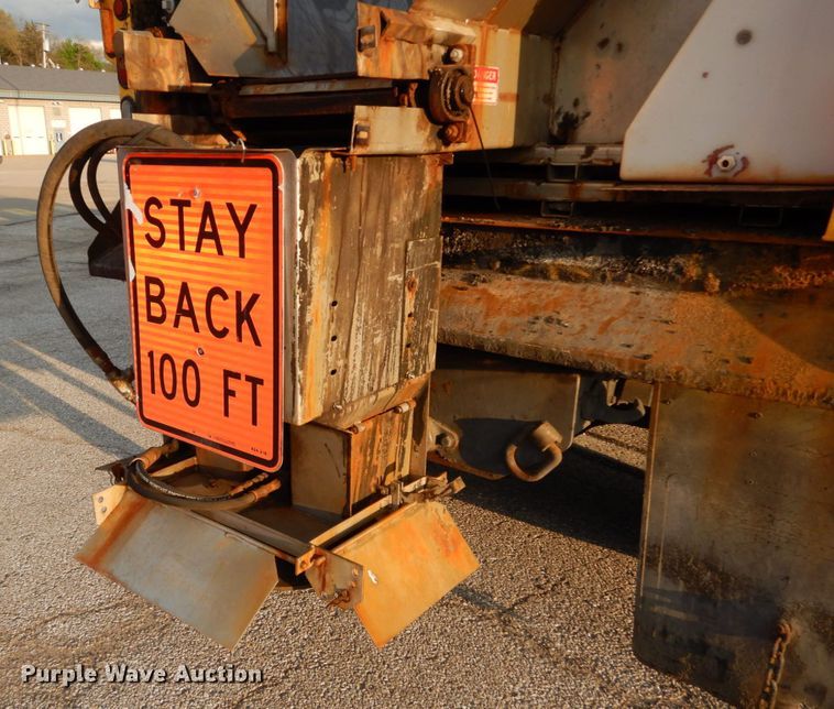 image for item IY9683 2002 International 4900  dump truck