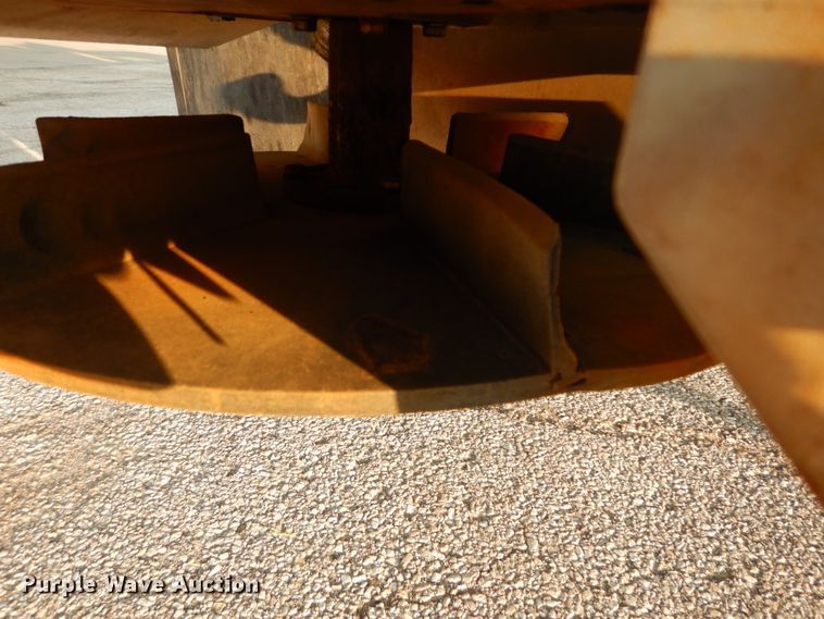 image for item IY9683 2002 International 4900  dump truck