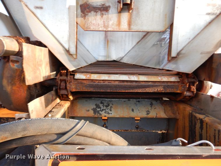 image for item IY9683 2002 International 4900  dump truck