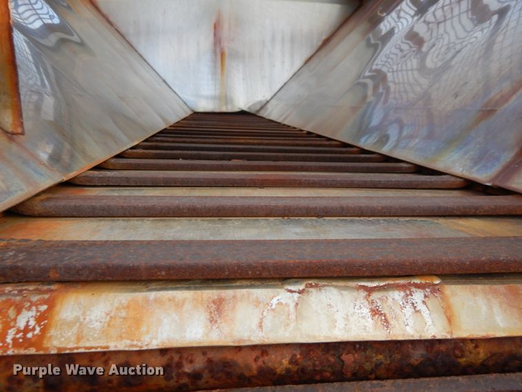 image for item IY9683 2002 International 4900  dump truck