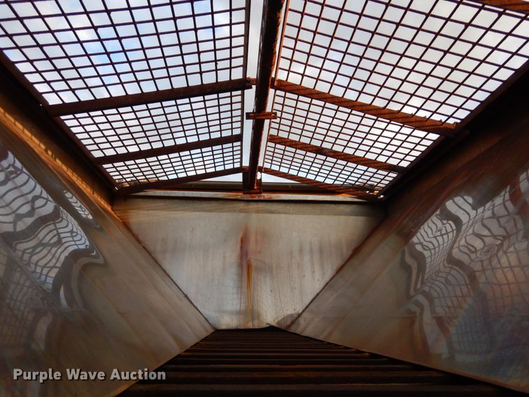 image for item IY9683 2002 International 4900  dump truck