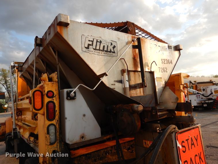 image for item IY9683 2002 International 4900  dump truck