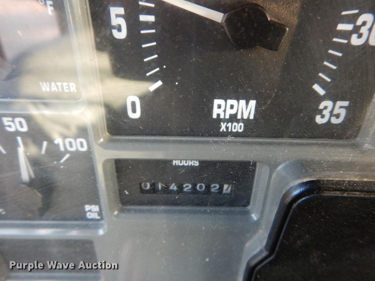 image for item IY9683 2002 International 4900  dump truck