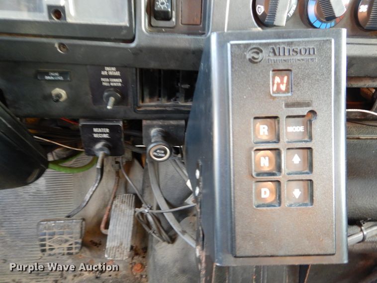 image for item IY9683 2002 International 4900  dump truck