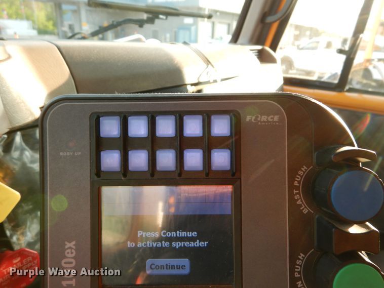 image for item IY9683 2002 International 4900  dump truck