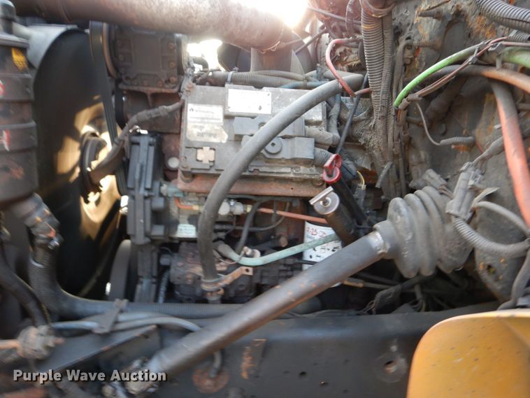 image for item IY9683 2002 International 4900  dump truck