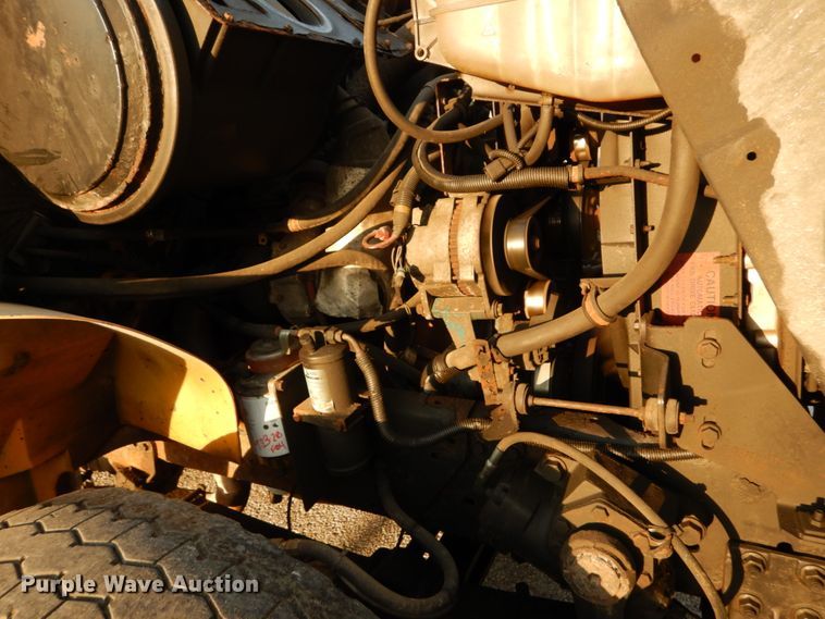 image for item IY9683 2002 International 4900  dump truck