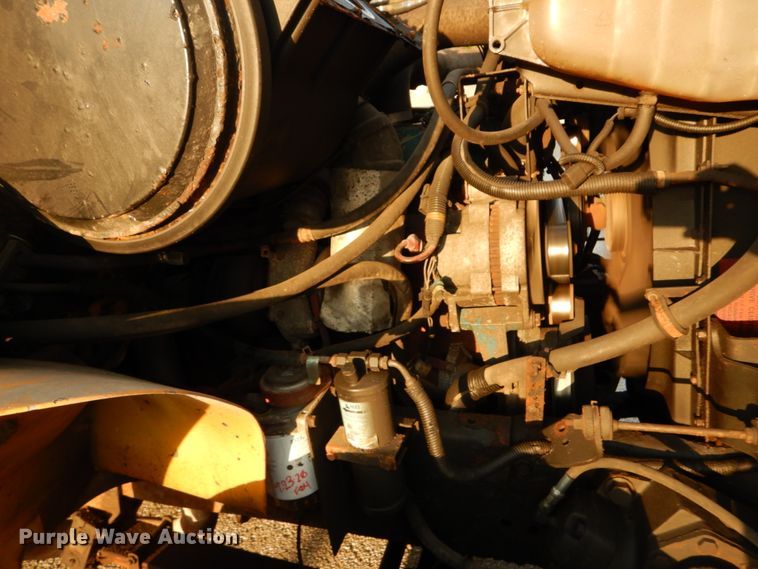 image for item IY9683 2002 International 4900  dump truck