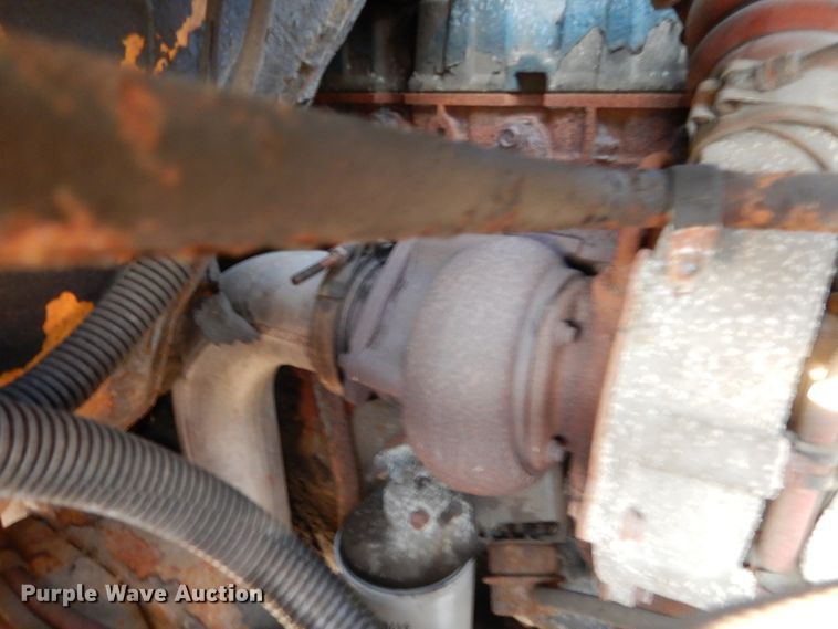 image for item IY9683 2002 International 4900  dump truck