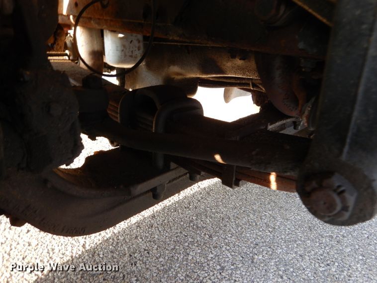 image for item IY9683 2002 International 4900  dump truck