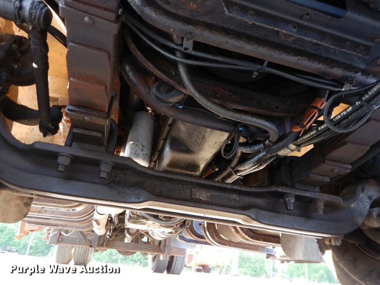 image for item IY9683 2002 International 4900  dump truck