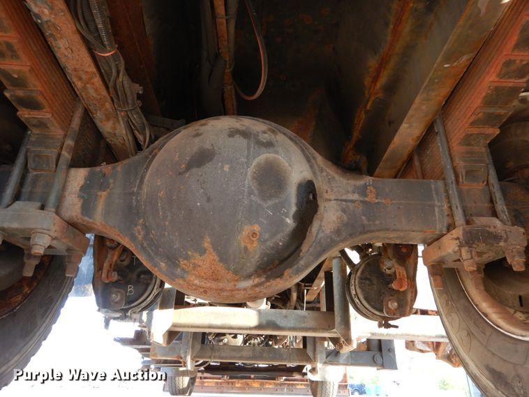 image for item IY9683 2002 International 4900  dump truck