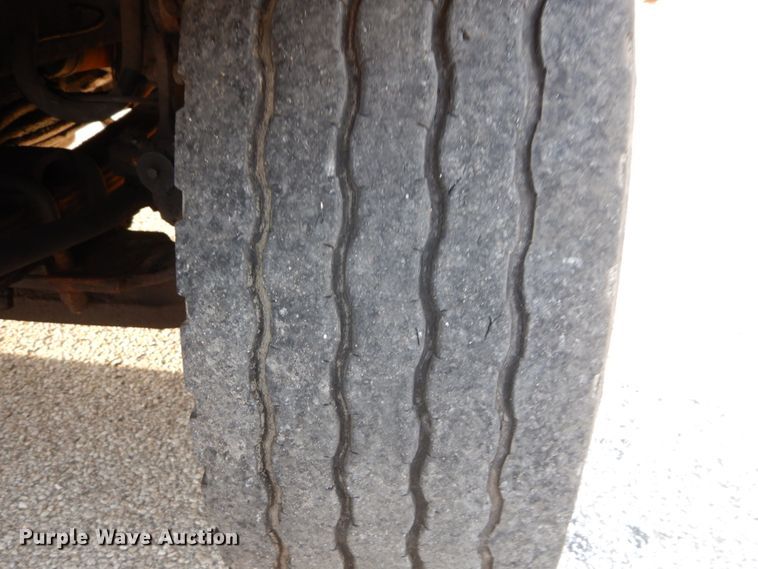 image for item IY9683 2002 International 4900  dump truck