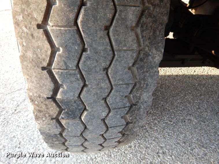 image for item IY9683 2002 International 4900  dump truck