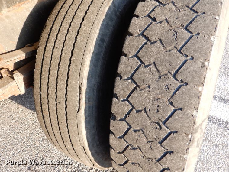 image for item IY9683 2002 International 4900  dump truck