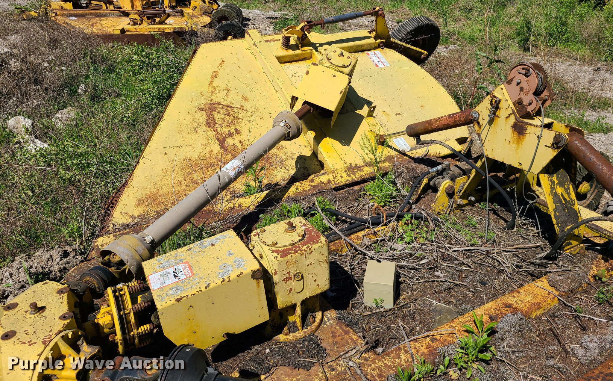 Alamo batwing rotary mower in Buckner, MO Item DN5629 sold Purple Wave