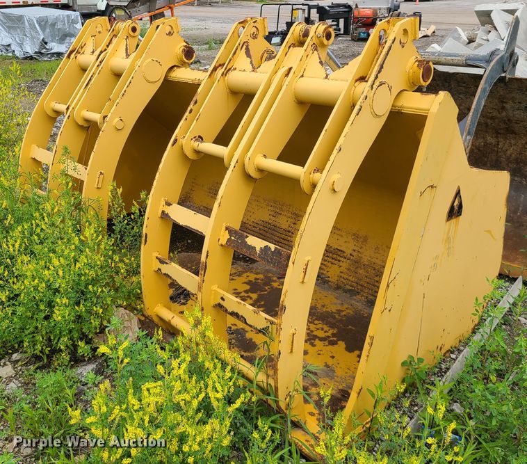 image for item DC6249 Dimas 106"W grapple bucket