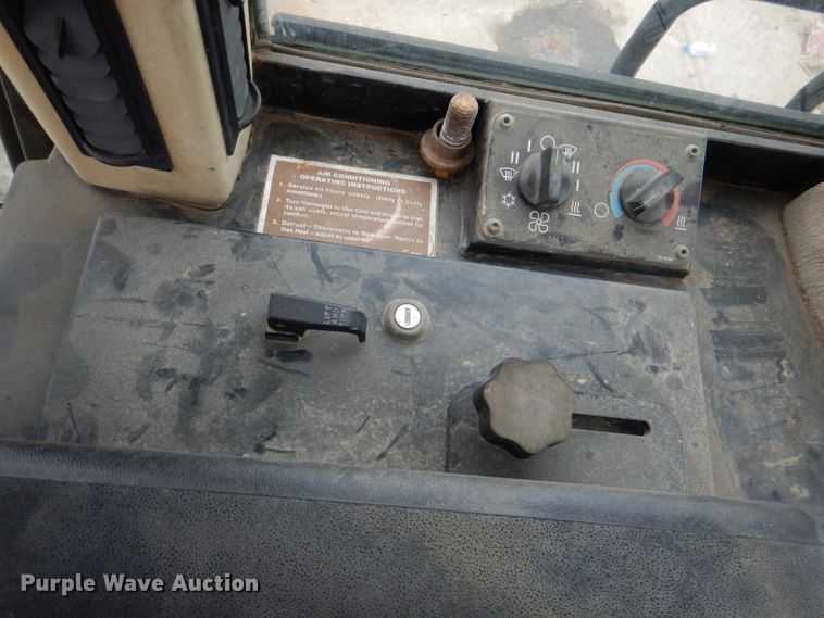 image for item DL8767 Caterpillar 953C  track loader