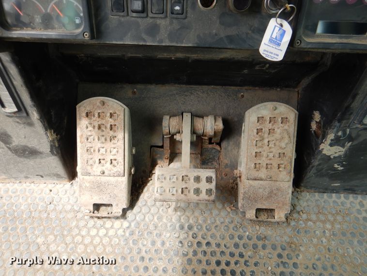 image for item DL8767 Caterpillar 953C  track loader