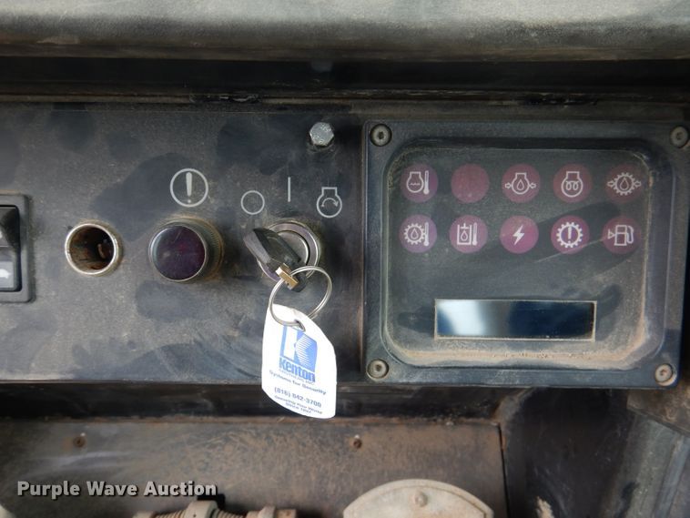 image for item DL8767 Caterpillar 953C  track loader