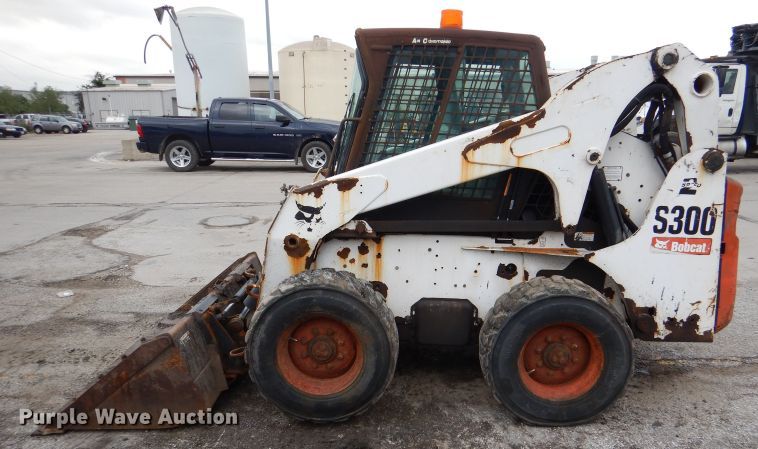image for item DL8768 2009 Bobcat S300  skid steer loader