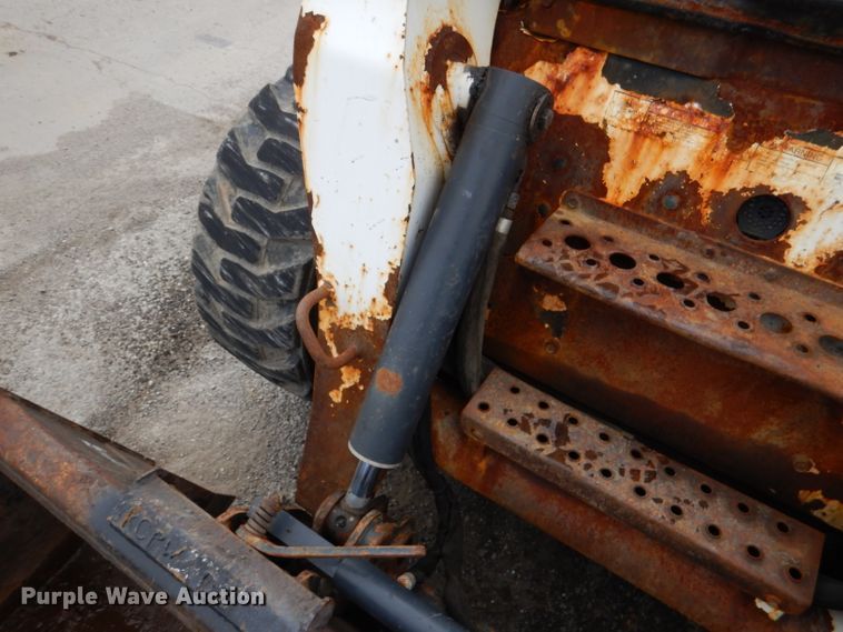 image for item DL8768 2009 Bobcat S300  skid steer loader