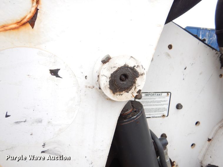 image for item DL8768 2009 Bobcat S300  skid steer loader