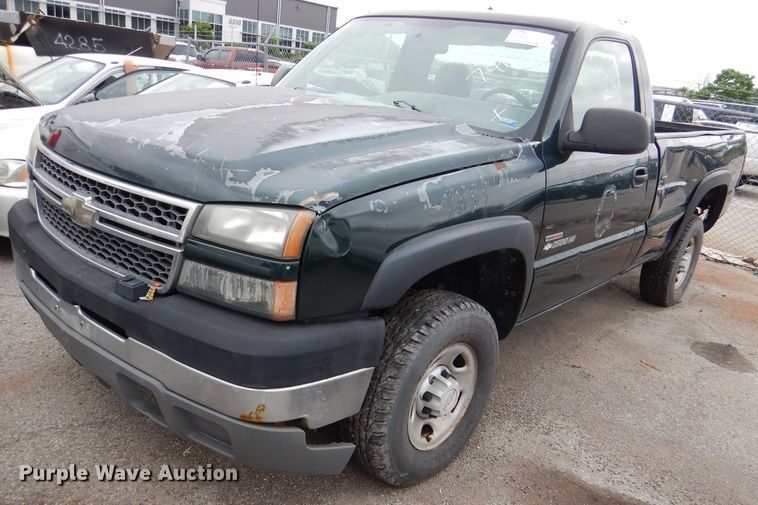 image for item DL8772 2005 Chevrolet Silverado 2500HD  pickup truck